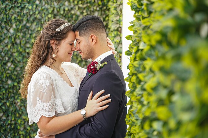 Las Vegas Wedding at The Little Vegas Chapel - The Little Vegas Chapel location and timing: plan smart, not perfect
