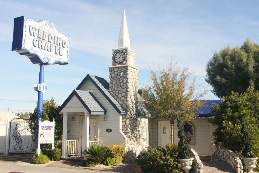 Las Vegas: Wedding or Vow Renewal at Graceland Chapel - The 90-minute plan, from hotel pickup to chapel return