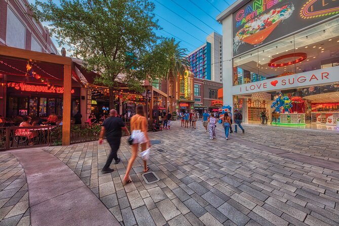 Luenell at Jimmy Kimmel's Comedy Club at the LINQ Promenade - The LINQ Promenade timing: how the night flows