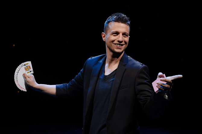 Mat Franco Magic Reinvented Nightly at the LINQ Hotel and Casino - Stop 1 at the LINQ Casino: quick orientation before the curtain