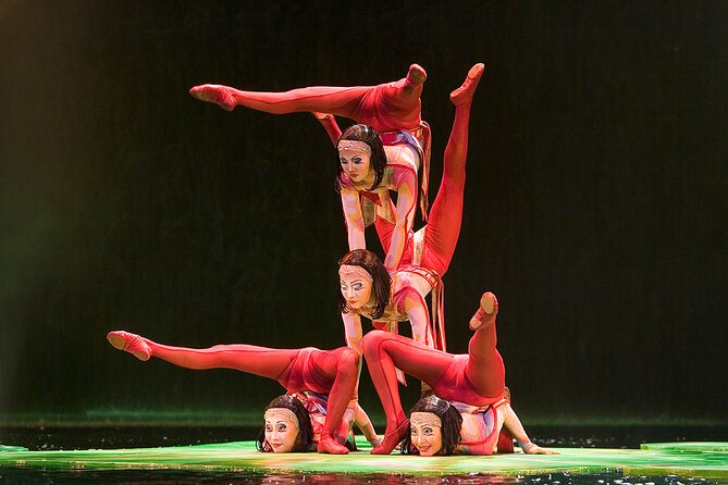 O™ by Cirque du Soleil® at the Bellagio Hotel and Casino - Choosing seats at O Theatre, how to avoid wet surprises