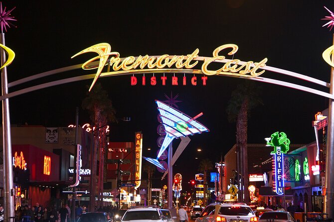 Old Vegas Fremont Barcrawl - Group Size Reality: Solo Fun or Better With Friends?