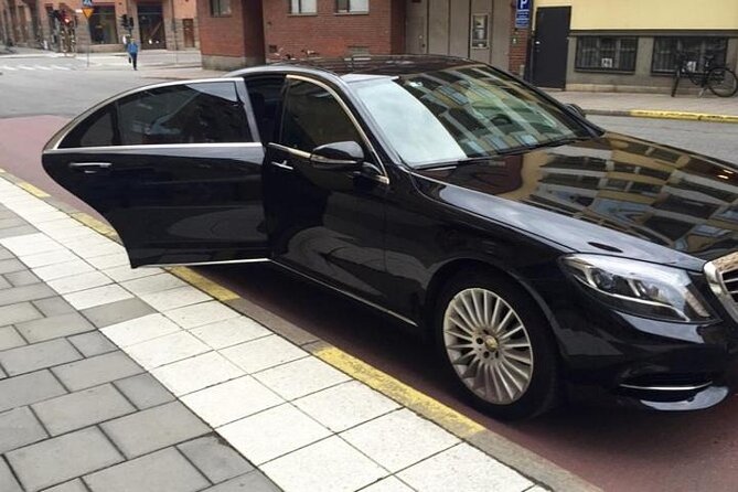 Private Departure Transfer Las Vegas City to LAS Airport - Pickup, waiting, and where you will actually meet the driver