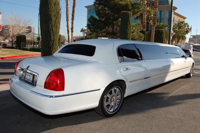 Private Las Vegas Hotel to Airport Luxury Limousine Transfer - Driver touches: champagne, roses, photos, and the power of a good welcome