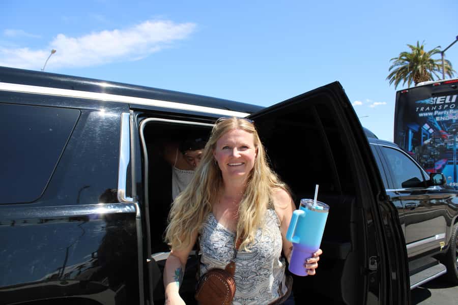 Private Limo 2.5hr Tour of Vegas with Champagne - Private Limo 2.5 hours: what this experience really is