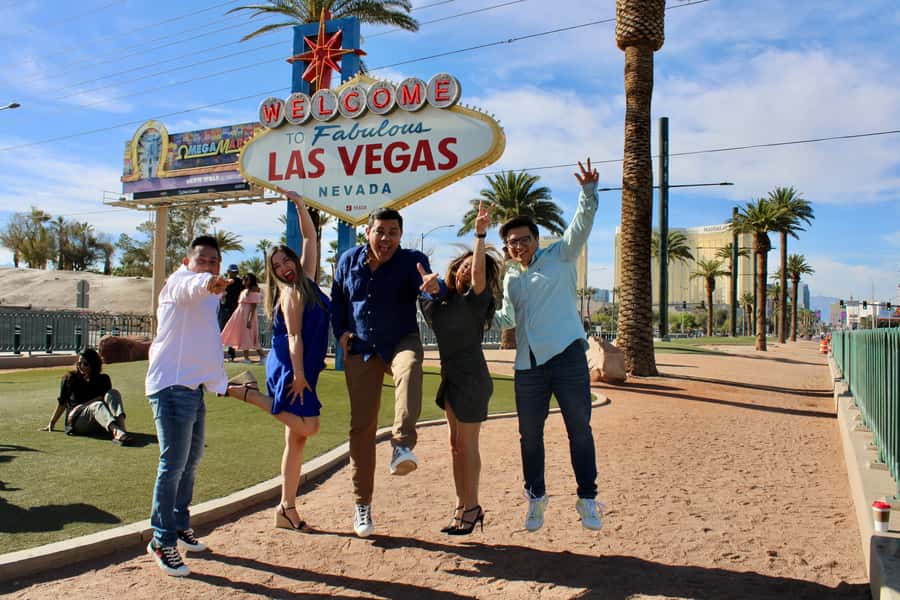 Private Limo 2.5hr Tour of Vegas with Champagne - Sphere and Bellagio: how to get the best photos from the limo