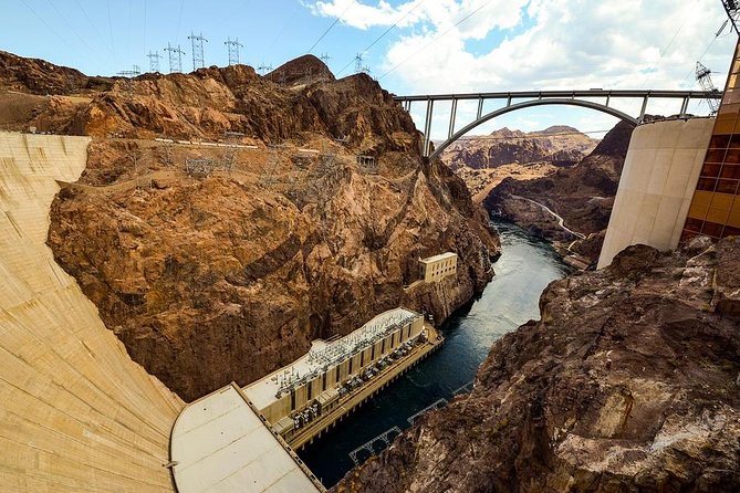 Private roundtrip from Las Vegas to Hoover Dam by SUV - 3.5 hrs - Who this Hoover Dam transfer suits best (and who might feel boxed in)