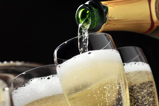 Private Roundtrip Transfer: To Las Vegas by Luxury Limo - The ride itself: comfort, water, and the champagne question