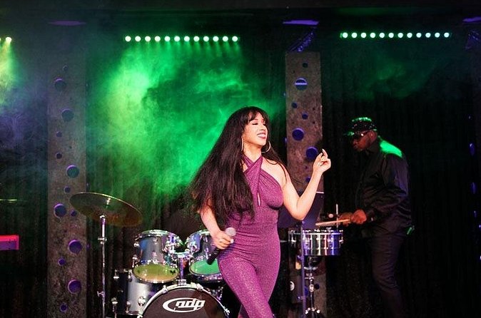 Queen Selena: A Tribute to the Latin Pop Superstar in Las Vegas - Queen Selena: A simple, high-energy Selena fix in Las Vegas