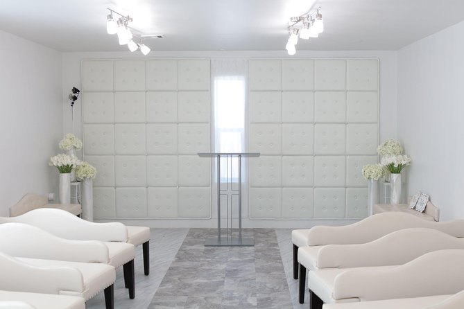 Quickie Las Vegas Wedding at Paradise Wedding Chapel - Key highlights before you say I do