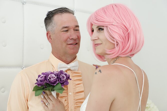 Quickie Las Vegas Wedding at Paradise Wedding Chapel - Witnesses, timing, and who should come with you