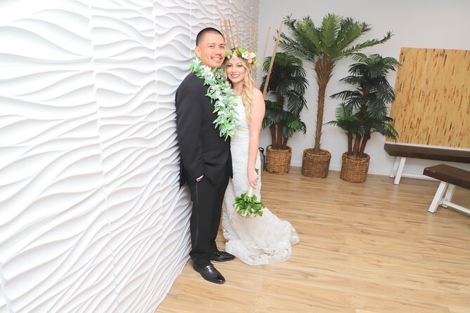 Quickie Sign and Go Wedding at Hawaiian Wedding Chapel - Time Slots and How to Build a Stress-Free Vegas Day