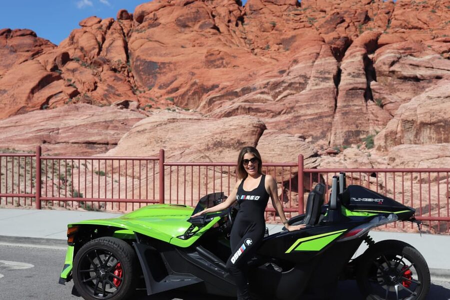 Red Rock Canyon Guided Automatic Slingshot Tour - Entering Red Rock Canyon: your photo stops start early