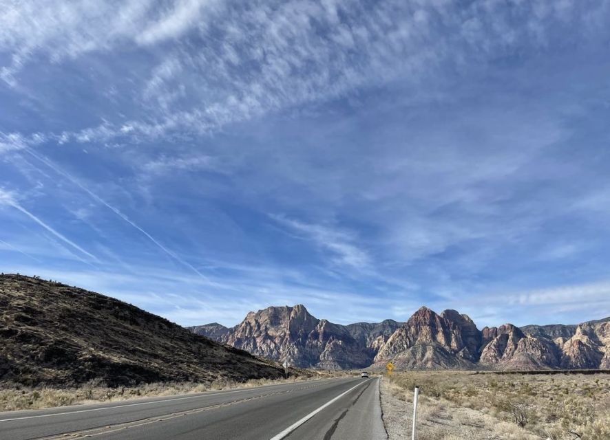 Red Rock Canyon Sign& Seven Magic Mountains Tour - Hotel Pickup, Air-Conditioned Comfort, Snacks, and a Live Guide
