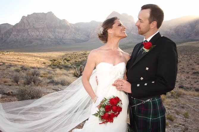 Red Rock Canyon Wedding by Private Limousine - The 3-hour flow: limo, licensing, ceremony, photos, back home
