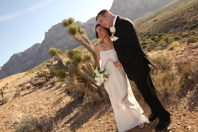 Red Rock Canyon Wedding by Private Limousine - The photographer promise: 100 edited images within 48 hours