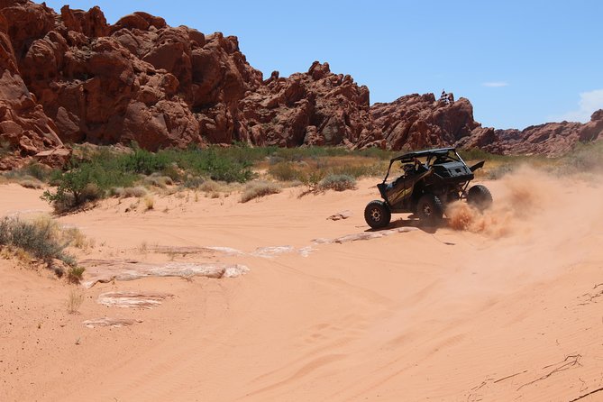 Scenic Valley of Fire 2-Person UTV Tour in Las Vegas - Lunch and Unlimited Cold Water: A Mid-Trail Reset