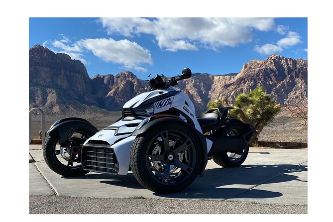 Self-Guided Las Vegas Trike tour on a CanAm Trike - Red Rock Canyon and Seven Magic Mountains: the scenery shift