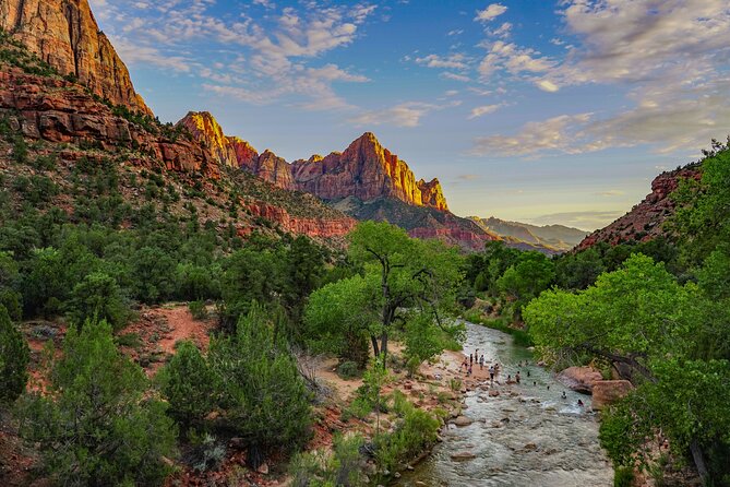 Shuttle between Las Vegas, Bryce Canyon, Zion National Park and St George - Group size, service rules, and practical expectations