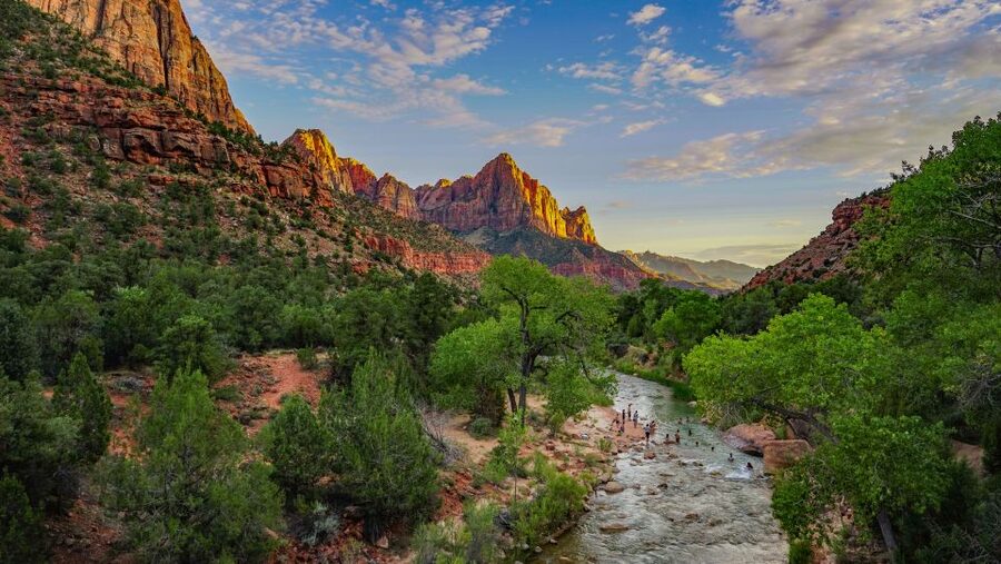 Shuttle between Las Vegas, Bryce, Zion and St George - Why this shuttle works when you want Utah without the hassle