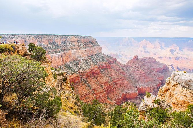 Small Group Grand Canyon, Hoover Dam and 7 Magic Mountains Tour - Small-Group Comfort: Why 13 People Feels Different