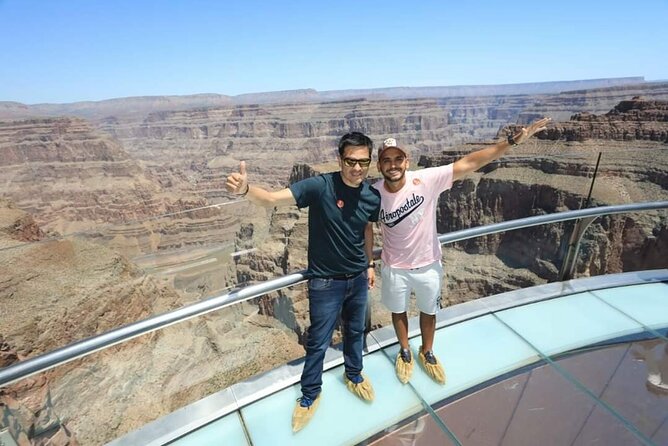 Spanish Grand Canyon Tour with Skywalk Access and Lunch - Guide style in Spanish, plus photo help you can use