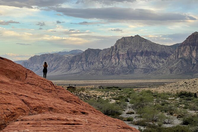 Sunset Hike and Photography Tour near Red Rock with Optional 7 Magic Mountains - Price and value: what $149 really covers