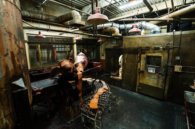 The Official SAW Escape Room in Las Vegas - Guides like Isaiah, Bailey, Nick, and Jay: why the human element matters