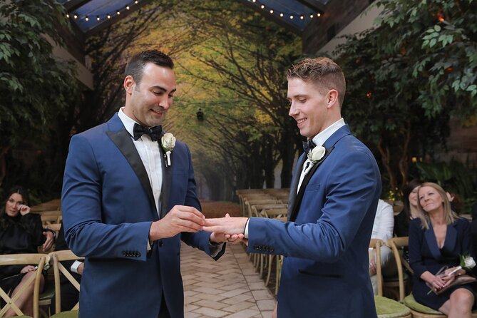 Traditional Las Vegas Wedding Package - Photos, music, and Unity ceremony: how to think about the picture package
