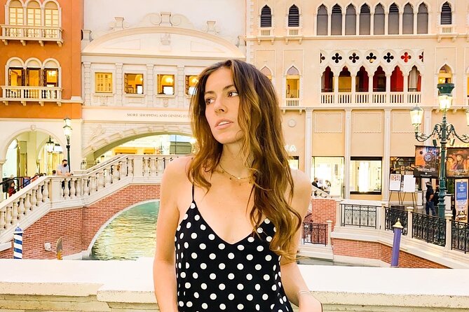 Trendy Strip Photo/Video Walking Tour in Las Vegas - Stop 1: Bellagio Fountains and that Eiffel Tower moment