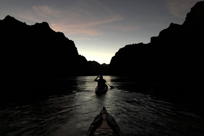 Twilight Black Canyon Kayak Tour with Bonfire Experience - Hotel pickup and minivan ride: the easiest part of the day