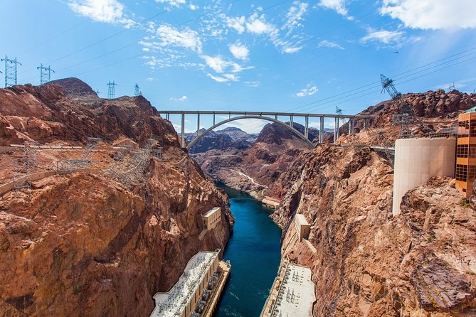 Ultimate Hoover Dam Tour from Las Vegas - Stop 1, Welcome to Las Vegas Sign: the quick win photo moment