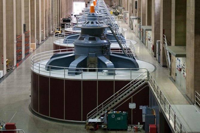 Ultimate VIP Hoover Dam Tour from Las Vegas with Lunch - Omelet House Lunch and the LA Comedy Club Ticket at The Strat