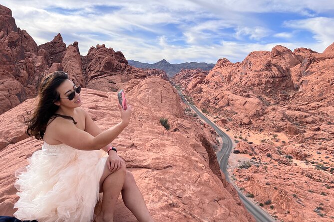 Valley of Fire and Red Rock Canyon Day Tour from Las Vegas - Valley of Fire State Park: Elephant Rock, Cabins, Rainbow Vista, and quick walks