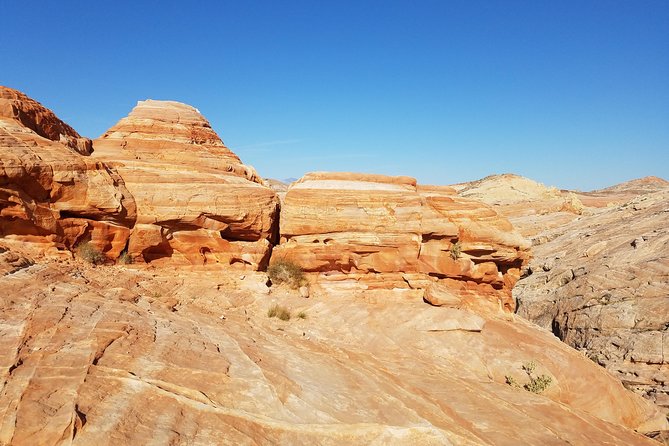 Valley of Fire Guided Hiking Tour From Las Vegas - From Las Vegas to the Mojave in one smooth ride