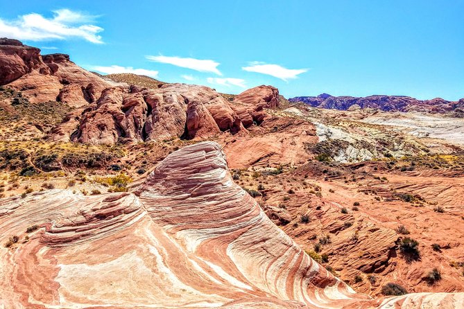 Valley of Fire Guided Hiking Tour From Las Vegas - Snacks, water, and heat management that actually matter