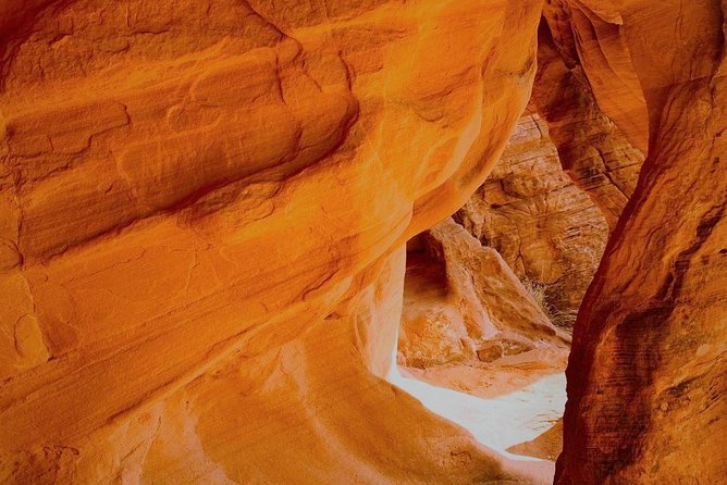 Valley of Fire/ Mojave Desert VIP Small Group Tour From Las Vegas - Why Valley of Fire feels like a different world near Vegas