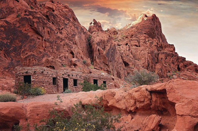 Valley of Fire State Park Tour from Las Vegas - Rainbow Vista: Golden Contrasts and Fast Photo Stops