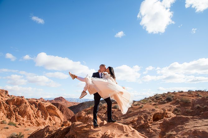 Valley of Fire Wedding by Private Limousine - A Valley of Fire Wedding Package That Tries to Remove the Stress