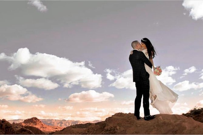 Valley of Fire Wedding by Private Limousine - Your Ceremony Moment: Minister, Vows, and Bouquet Details