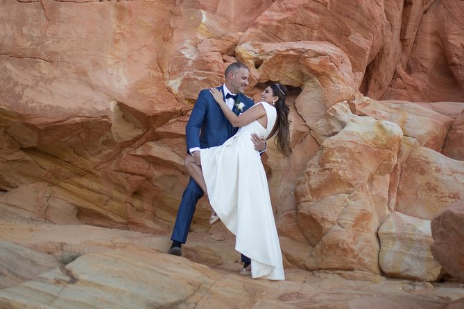 Valley of Fire Wedding by Private Limousine - Champagne, Photo Coverage, and What You Actually Receive