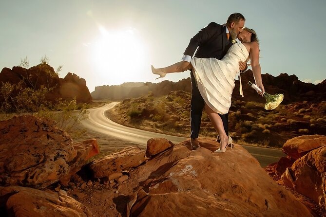 Valley of Fire Wedding Package - Ceremony at the park: a ready-to-go service with permits and an officiant