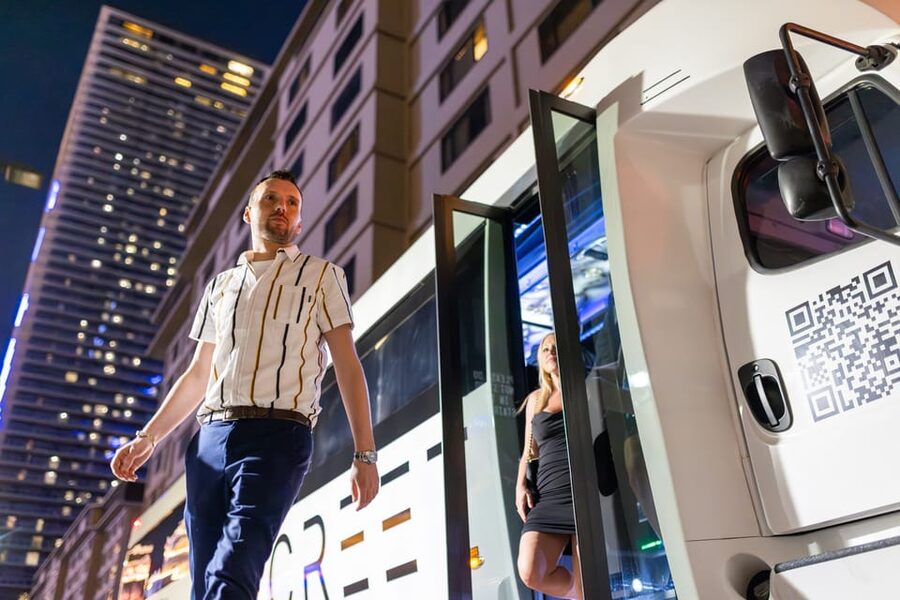 Vegas: 4-Hour Club Crawl with Party Bus Experience - Nightclub Stops: How the Venues Work, and What to Expect When Clubs Change