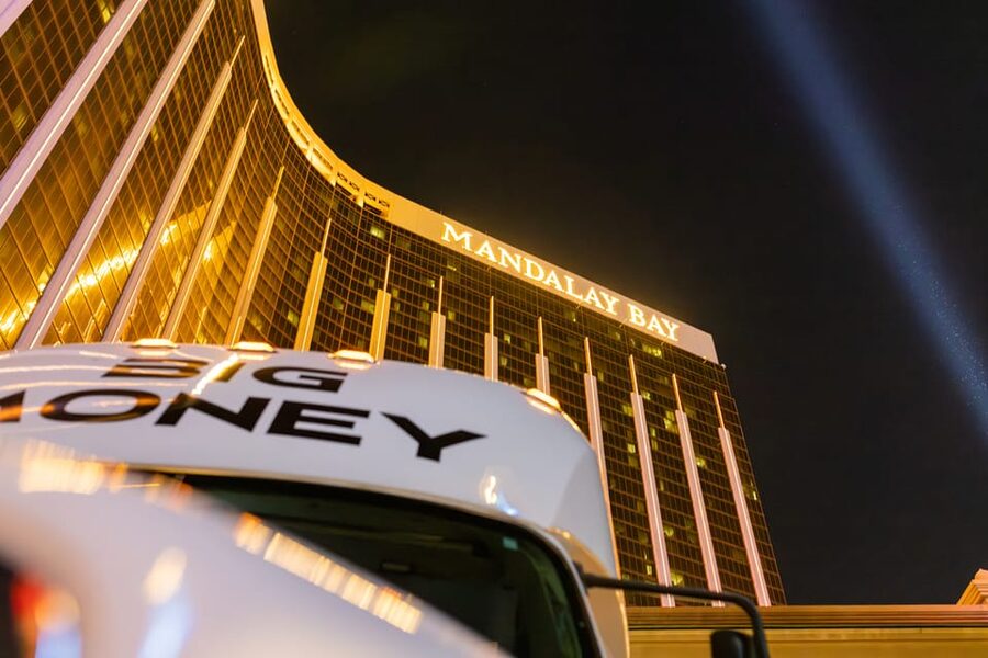 Vegas: 4-Hour Club Crawl with Party Bus Experience - Drinks at the Bus Versus Drinks at the Club: Budget Without Surprises