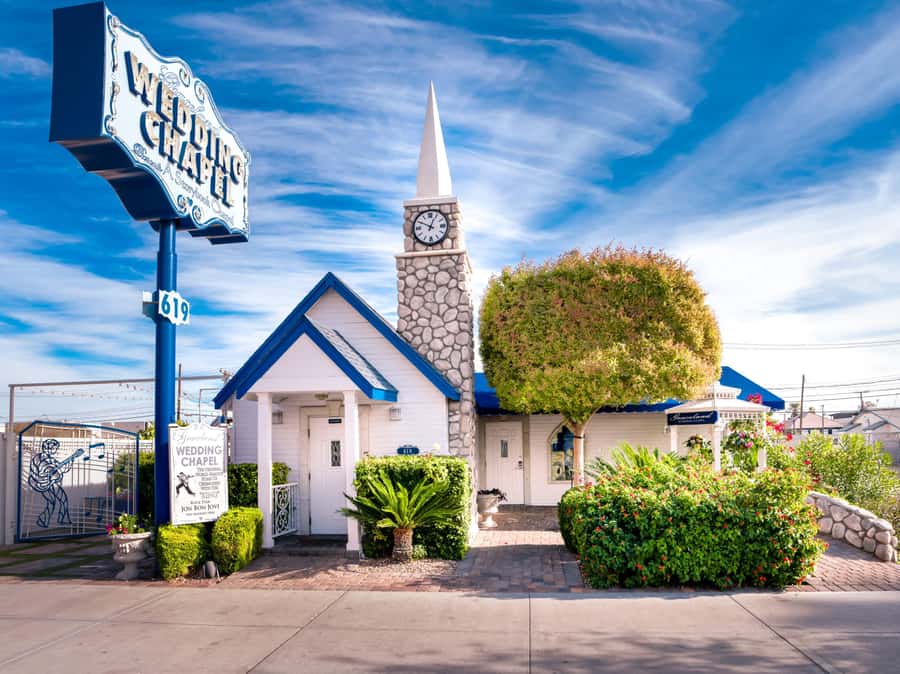 Vegas: Elvis-Themed Graceland Chapel Wedding or Vow Renewal - Getting Your Photos Without Having to Hold a Camera