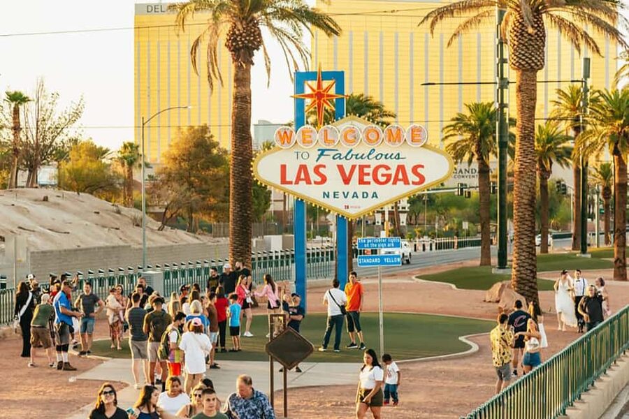 Vegas Explorer: Hop-On Hop-Off Adventure at Your Own Pace - How the Hop-On Hop-Off Pass Works on the Strip and Downtown