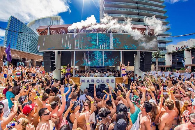Vegas Pool Party Crawl by Party Bus w/ EZ Entry & Free Drinks - Daylight Beach Club at Mandalay Bay: fast entry and DJ pool vibes