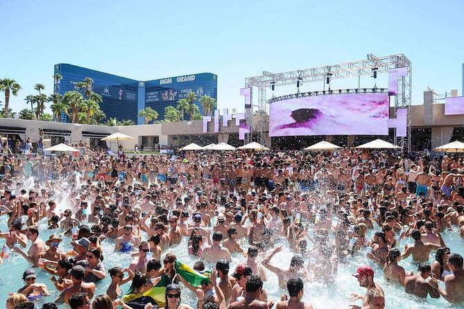 Vegas Pool Party Crawl by Party Bus w/ EZ Entry & Free Drinks - Meeting Point and Timing: the part that can ruin your day
