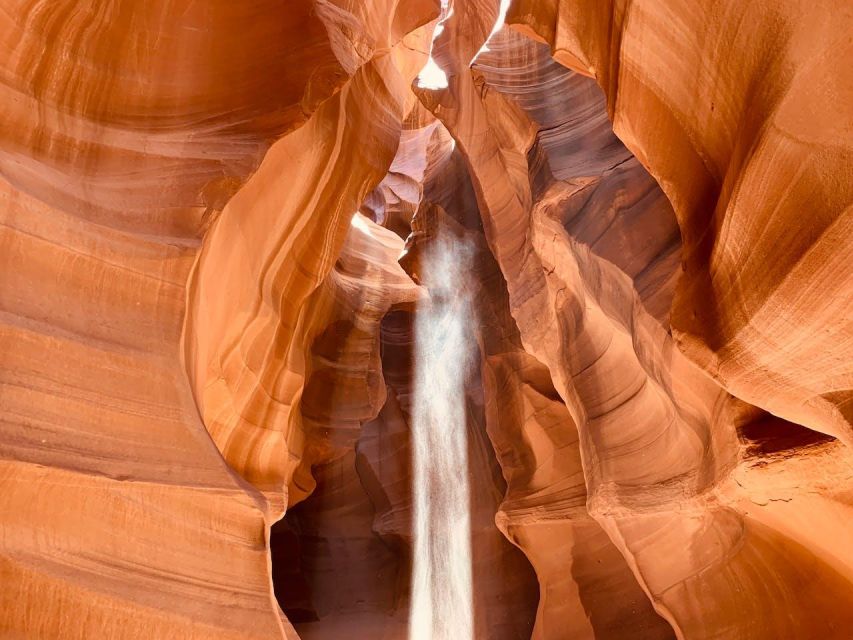 Vegas: Upper Antelope Canyon, Horseshoe Bend, Lake Powell - Upper Antelope Canyon with a Navajo guide: the light and the rules