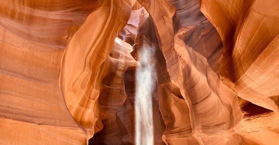Vegas: Upper Antelope Canyon, Horseshoe Bend, Lake Powell - Guides and how they shape the experience
